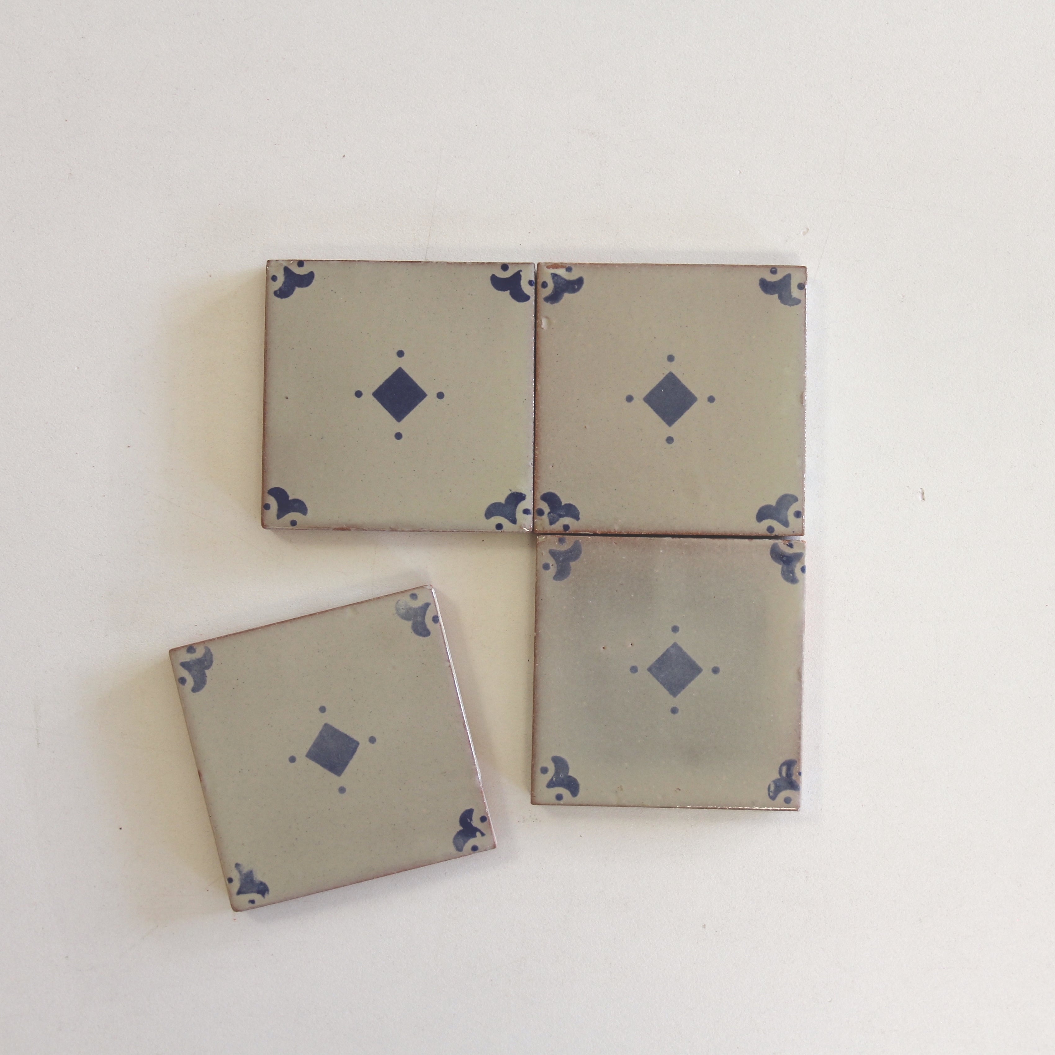 EZMANO1010 Caja Azul