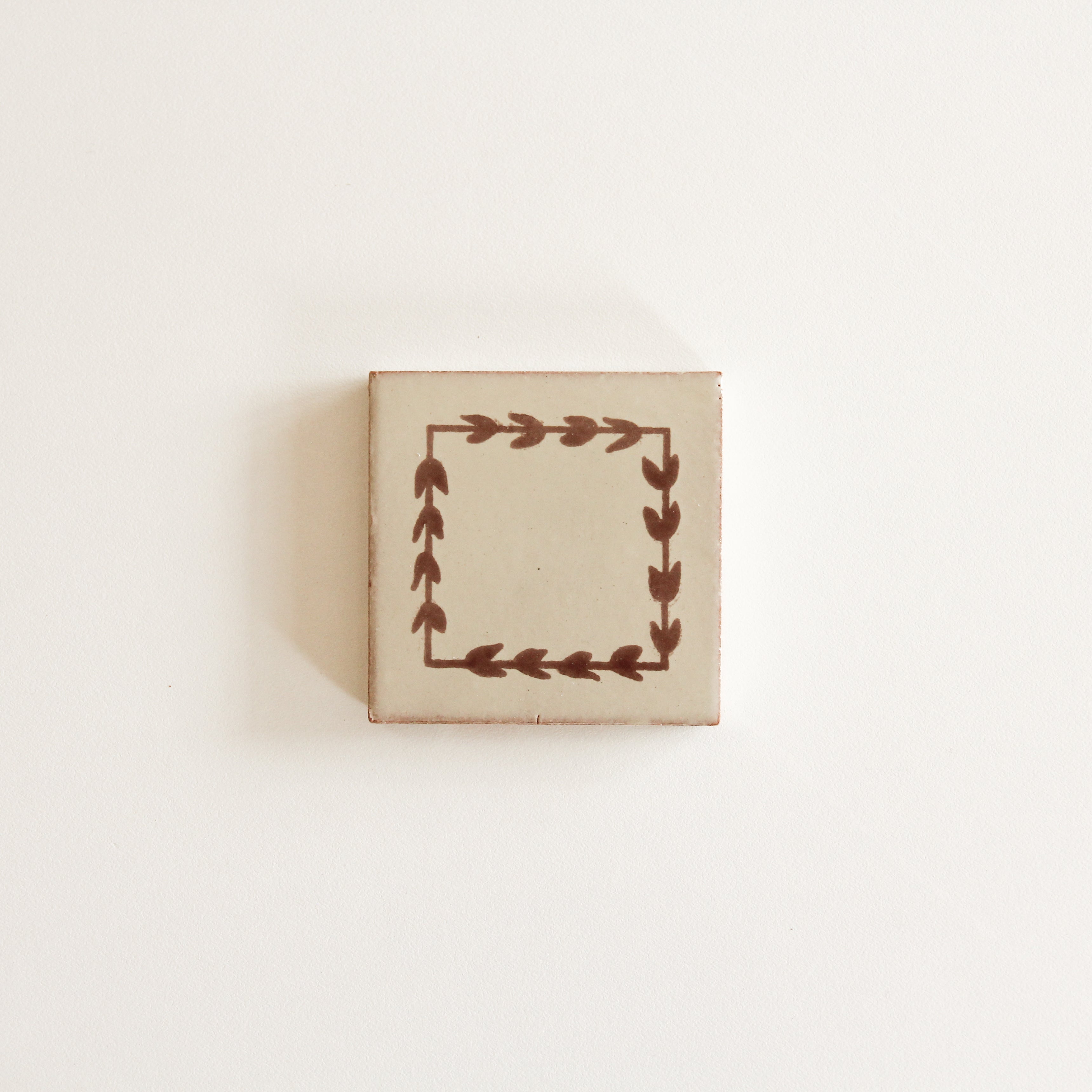 EZMANO1010 Tulip Chocolate