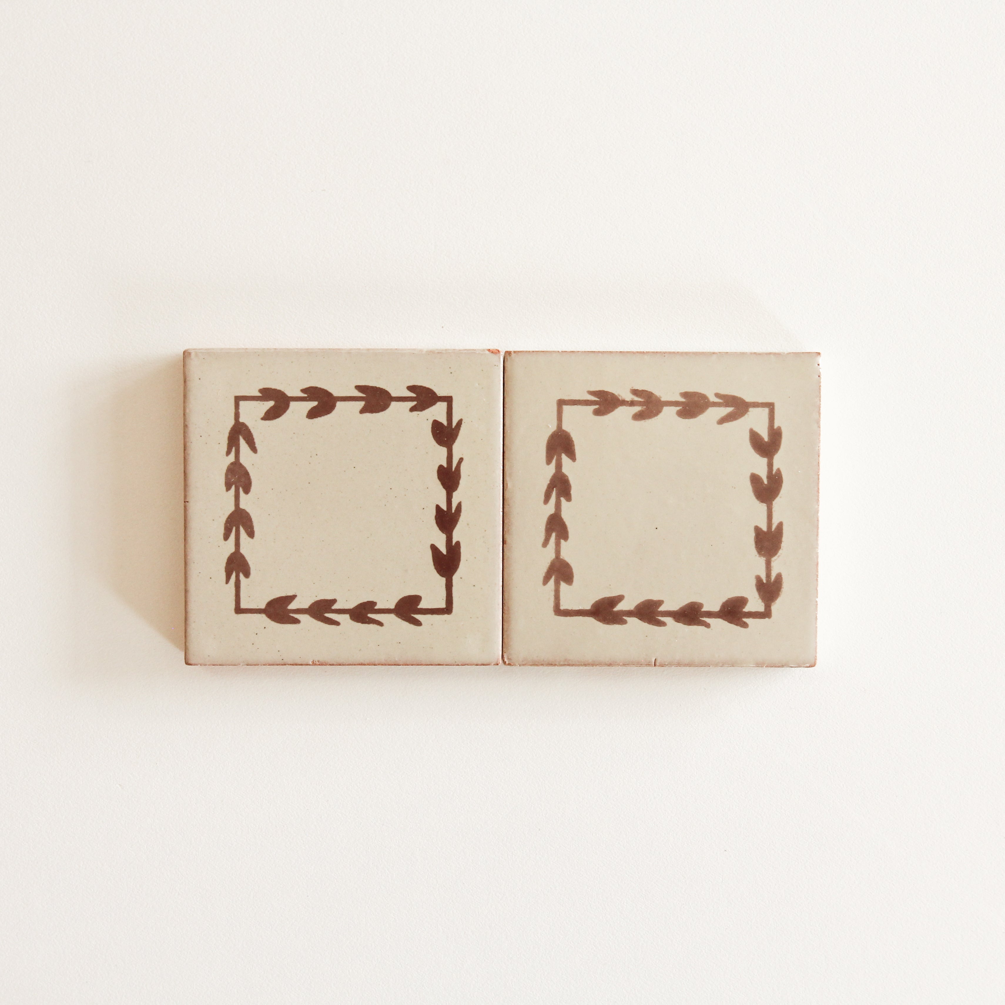 EZMANO1010 Tulip Chocolate