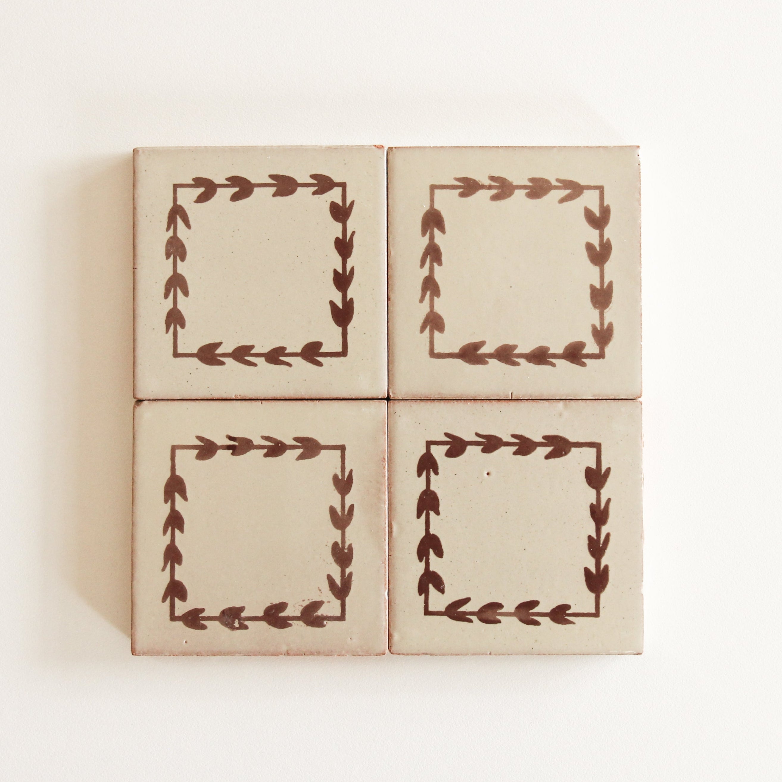 EZMANO1010 Tulip Chocolate