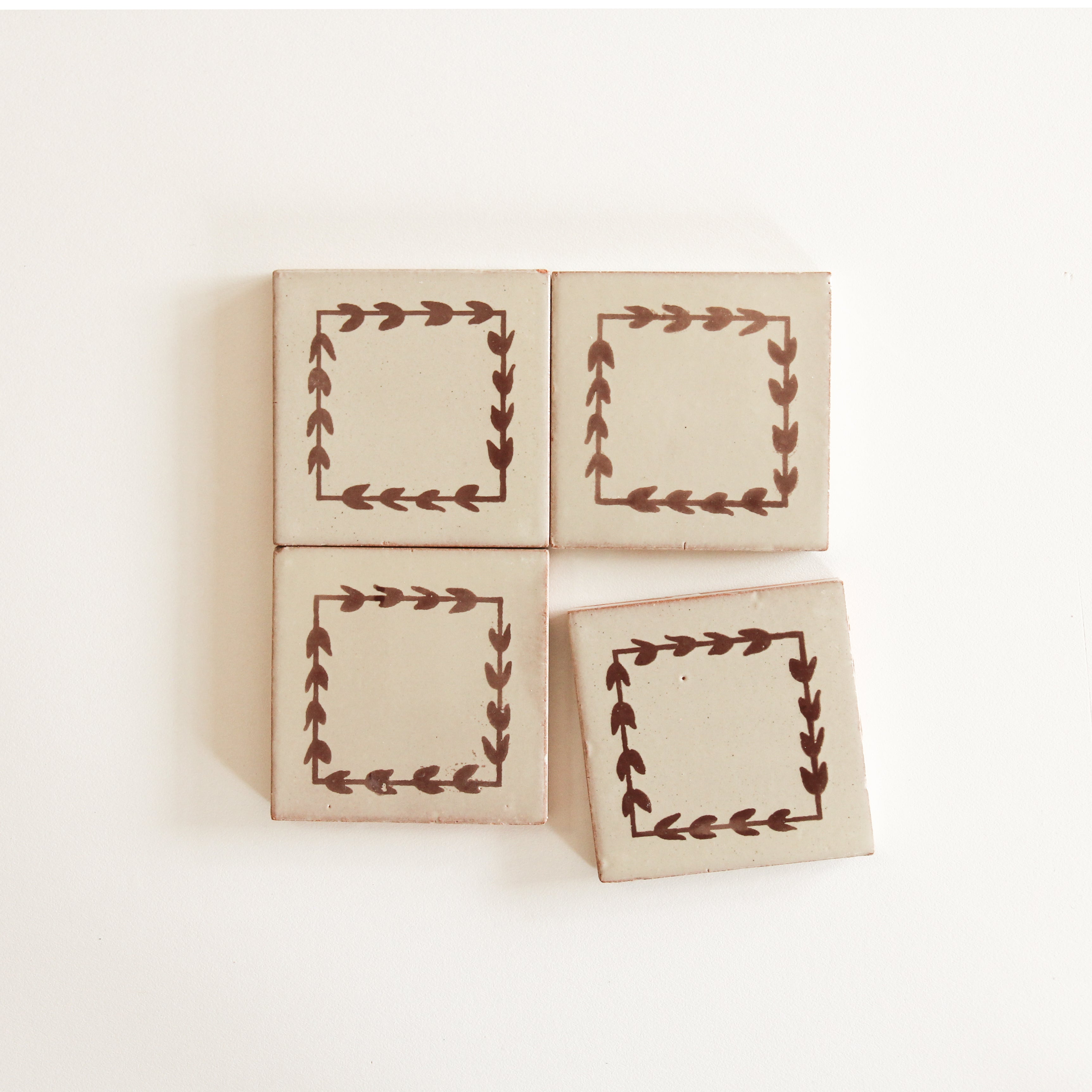 EZMANO1010 Tulip Chocolate