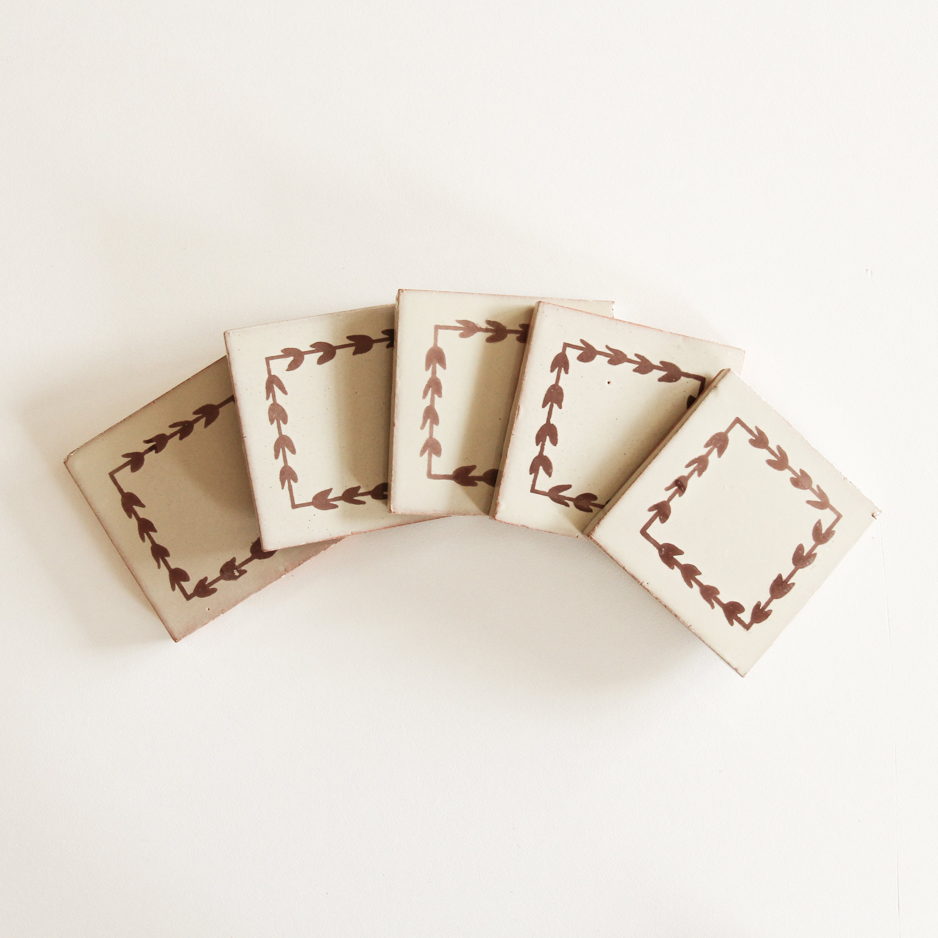 EZMANO1010 Tulip Chocolate