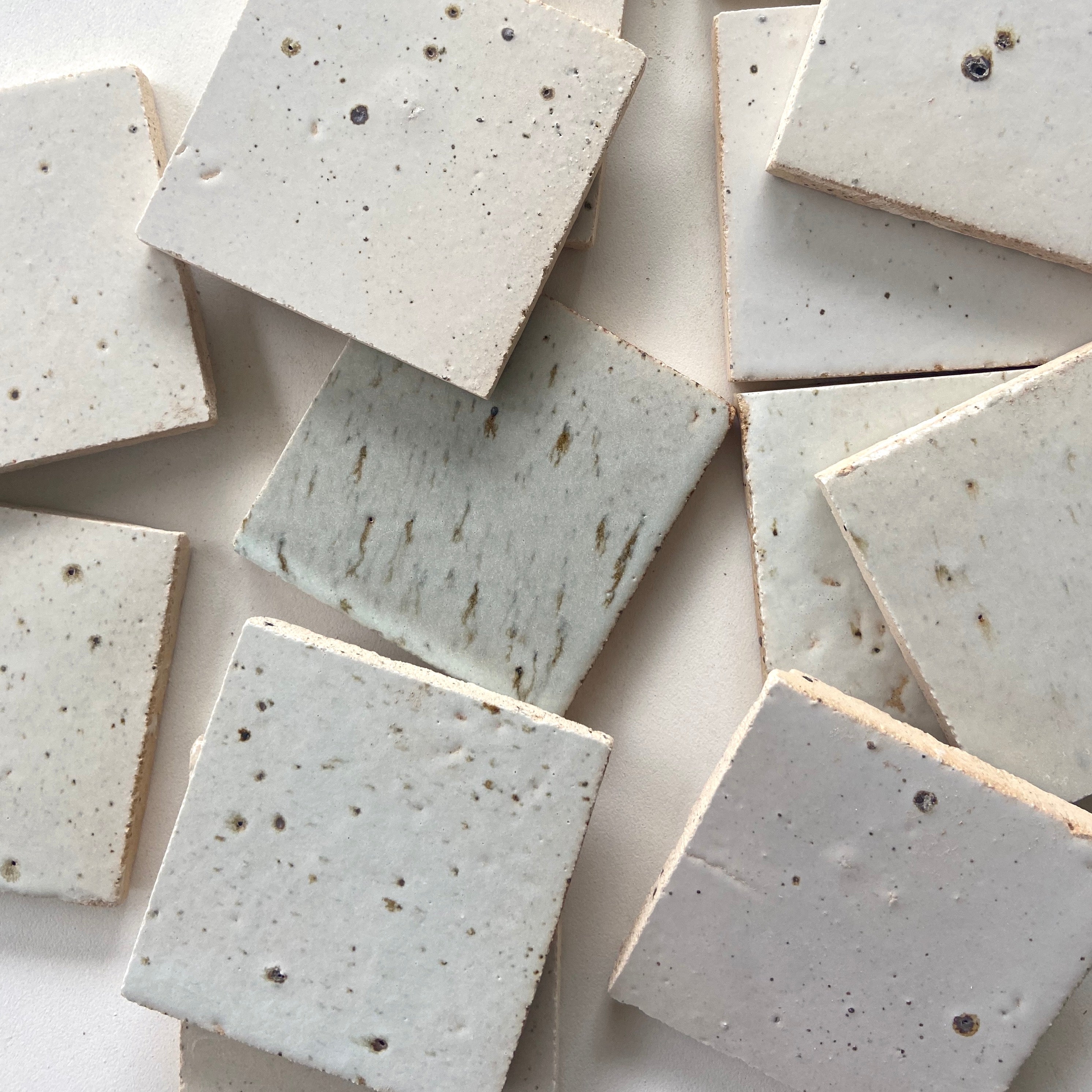 Tierra Nieve Punto Individual Tile sample