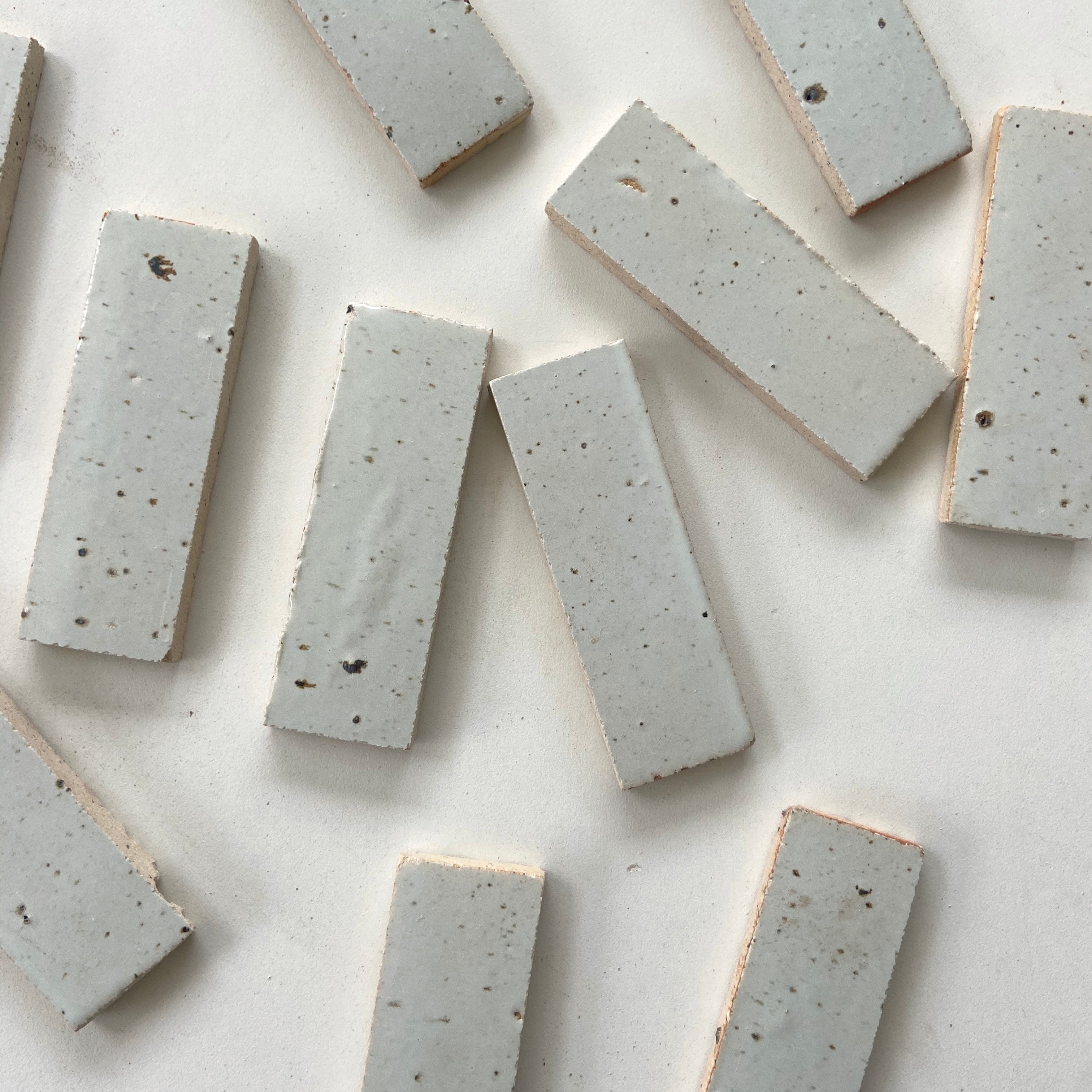 Tierra Nieve Punto 1505 Individual Tile sample